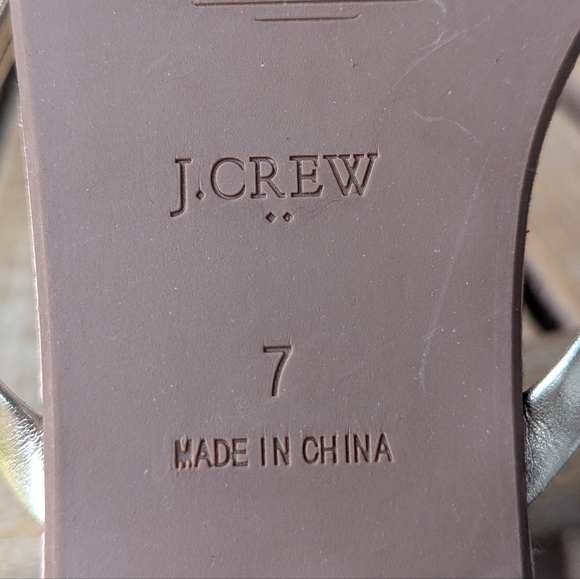 NWOT J.Crew Factory Women's Easy Summer Flip-Flops Size 7 Gold Metallic - Picture 6 of 8
